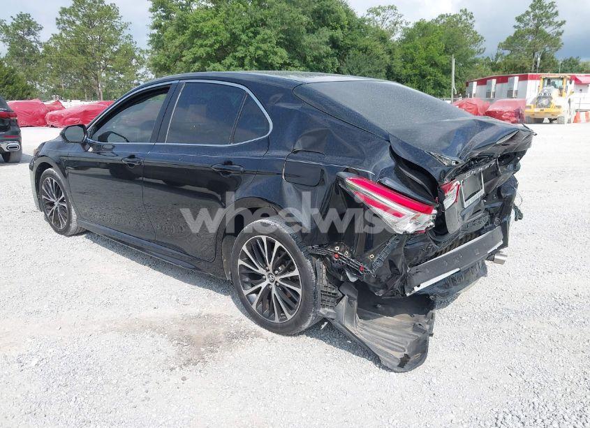 Photo 3 of 2018 Toyota Camry L/LE/SE/XLE (VIN 4T1B11HK1JU628463)