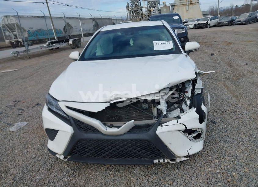 Photo 12 of 2018 Toyota Camry SE (VIN 4T1B11HK1JU641813)