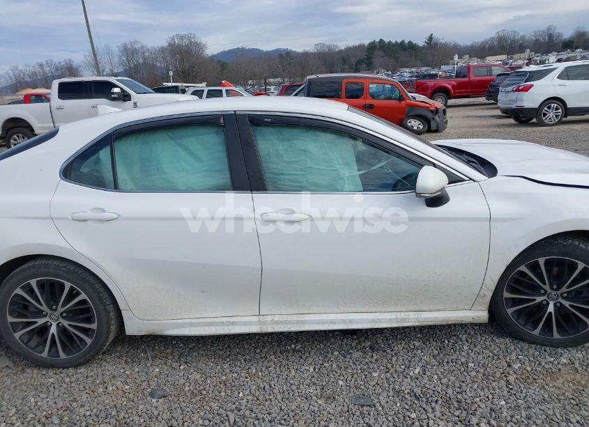 Photo 13 of 2018 Toyota Camry SE (VIN 4T1B11HK1JU641813)