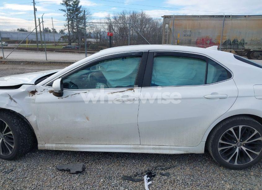 Photo 14 of 2018 Toyota Camry SE (VIN 4T1B11HK1JU641813)