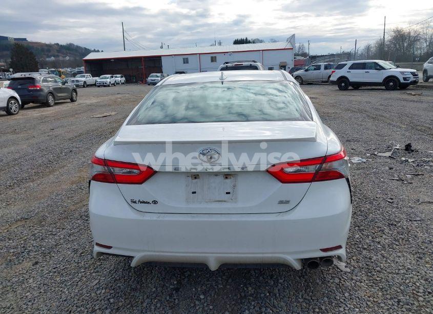 Photo 16 of 2018 Toyota Camry SE (VIN 4T1B11HK1JU641813)
