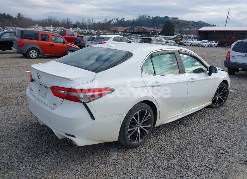 Photo 4 of 2018 Toyota Camry SE (VIN 4T1B11HK1JU641813)