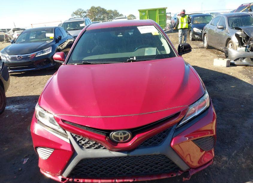 Photo 12 of 2018 Toyota Camry SE (VIN 4T1B11HK1JU641889)