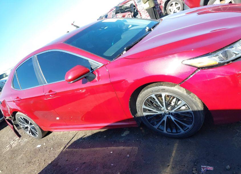 Photo 13 of 2018 Toyota Camry SE (VIN 4T1B11HK1JU641889)