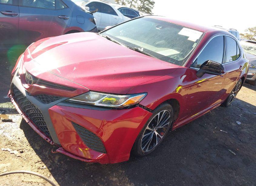 Photo 2 of 2018 Toyota Camry SE (VIN 4T1B11HK1JU641889)