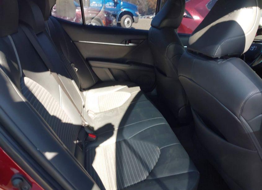 Photo 8 of 2018 Toyota Camry SE (VIN 4T1B11HK1JU641889)