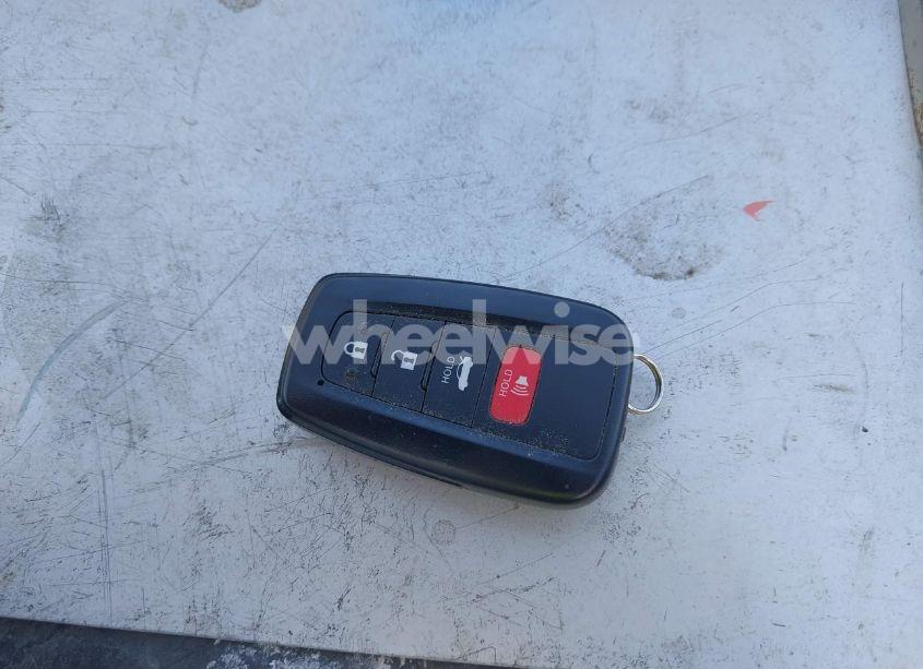 Photo 11 of 2018 Toyota Camry SE (VIN 4T1B11HK1JU647868)