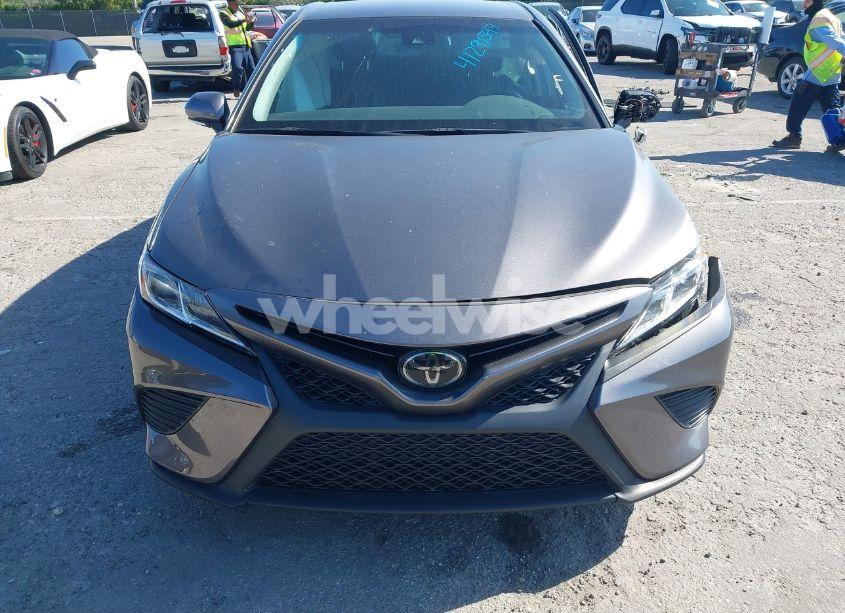 Photo 12 of 2018 Toyota Camry SE (VIN 4T1B11HK1JU647868)