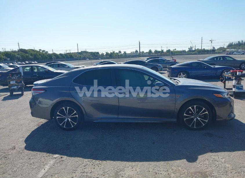 Photo 13 of 2018 Toyota Camry SE (VIN 4T1B11HK1JU647868)