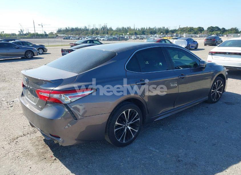 Photo 4 of 2018 Toyota Camry SE (VIN 4T1B11HK1JU647868)