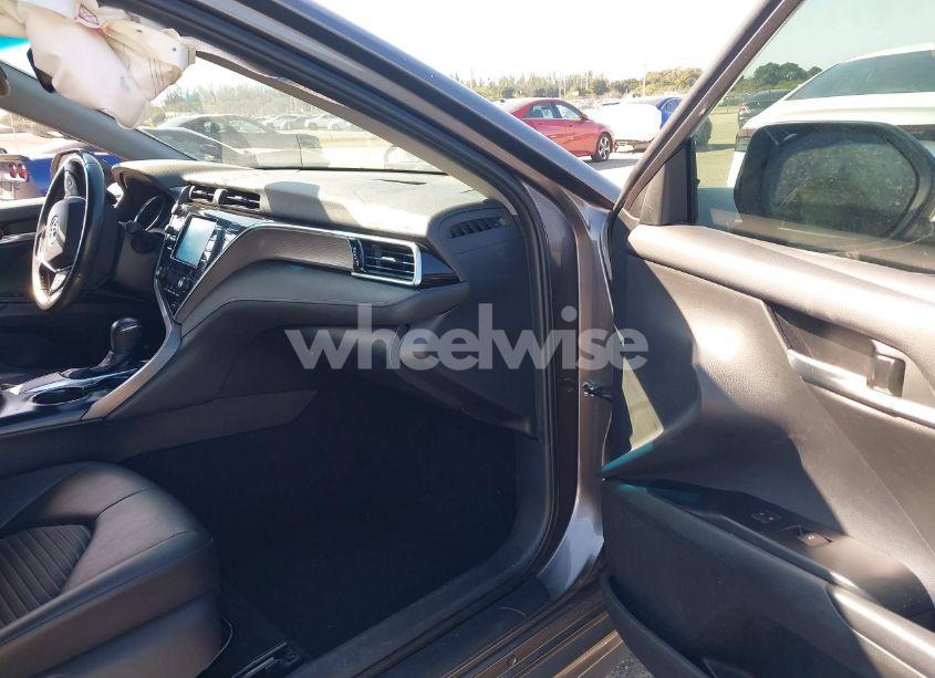 Photo 5 of 2018 Toyota Camry SE (VIN 4T1B11HK1JU647868)