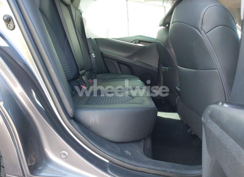 Photo 8 of 2018 Toyota Camry SE (VIN 4T1B11HK1JU647868)