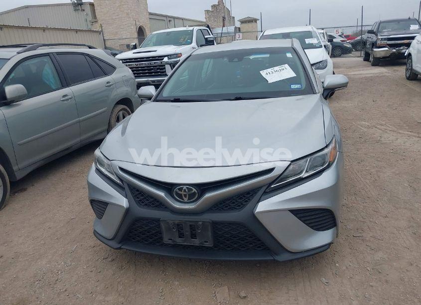 Photo 13 of 2018 Toyota Camry SE (VIN 4T1B11HK1JU658269)