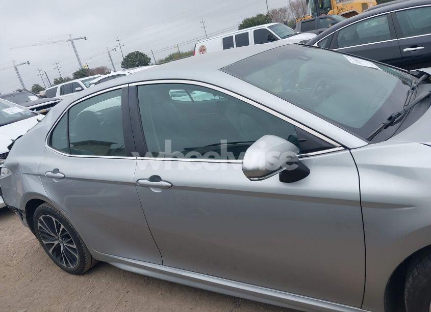 Photo 14 of 2018 Toyota Camry SE (VIN 4T1B11HK1JU658269)