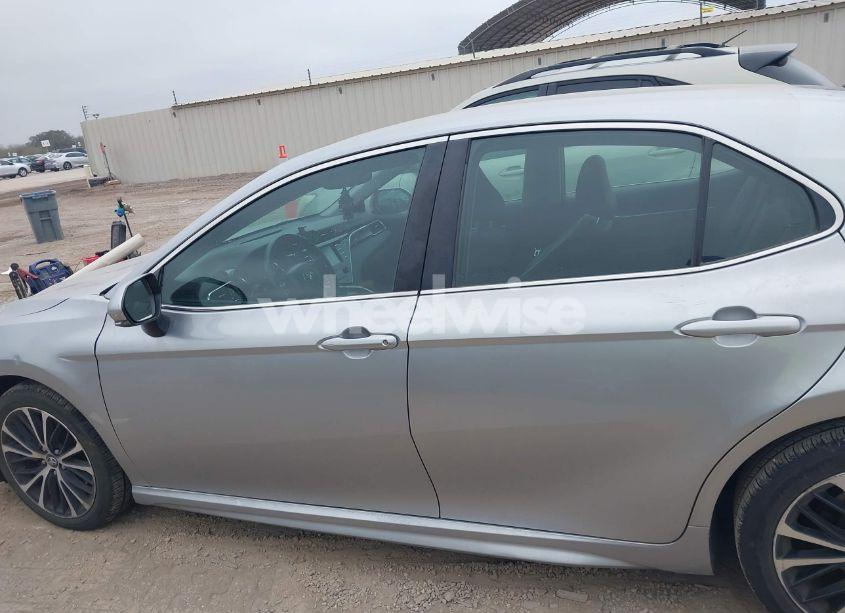 Photo 15 of 2018 Toyota Camry SE (VIN 4T1B11HK1JU658269)