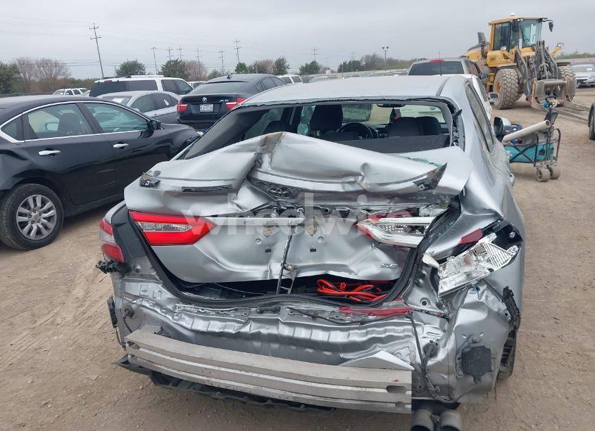 Photo 17 of 2018 Toyota Camry SE (VIN 4T1B11HK1JU658269)