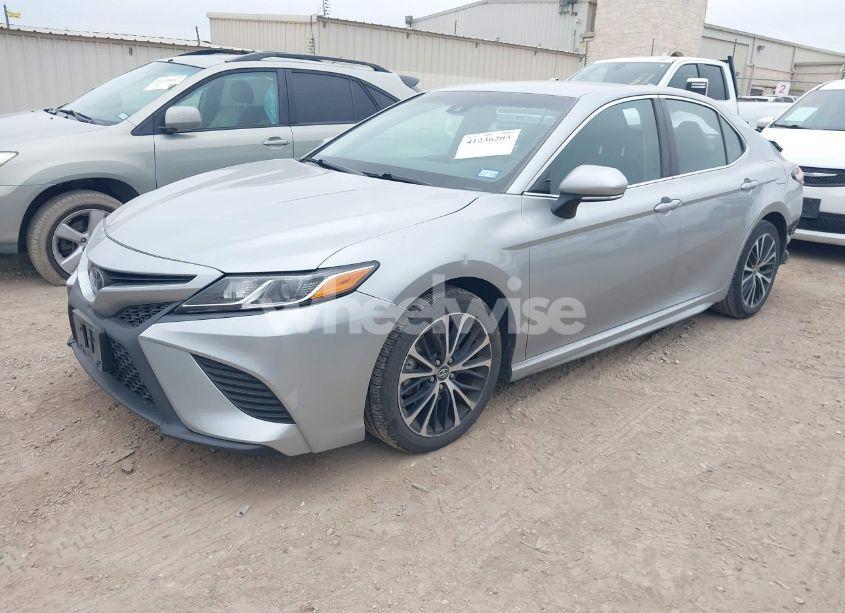 Photo 2 of 2018 Toyota Camry SE (VIN 4T1B11HK1JU658269)