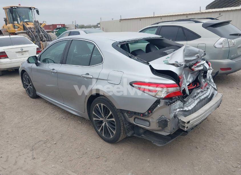 Photo 3 of 2018 Toyota Camry SE (VIN 4T1B11HK1JU658269)