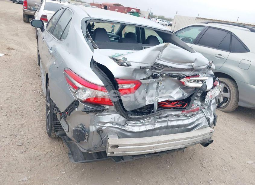 Photo 6 of 2018 Toyota Camry SE (VIN 4T1B11HK1JU658269)