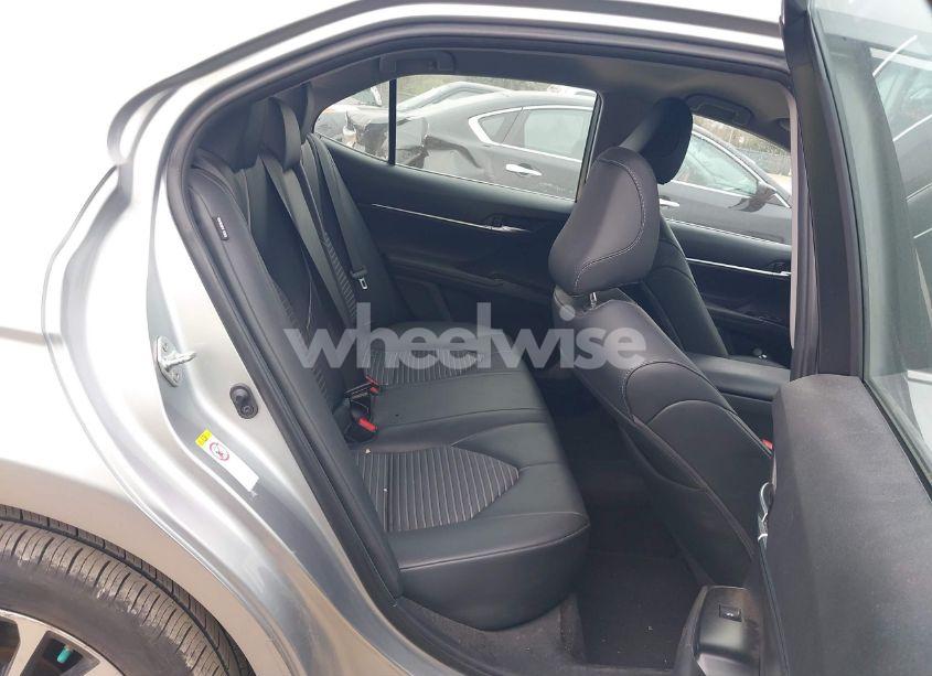 Photo 8 of 2018 Toyota Camry SE (VIN 4T1B11HK1JU658269)