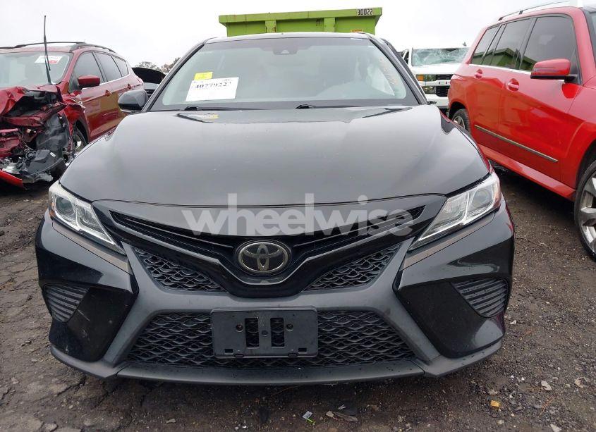 Photo 12 of 2018 Toyota Camry SE (VIN 4T1B11HK1JU661754)