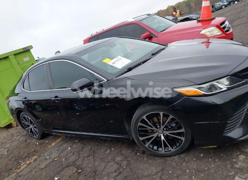 Photo 13 of 2018 Toyota Camry SE (VIN 4T1B11HK1JU661754)