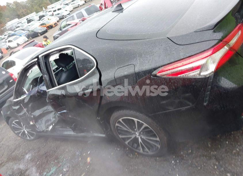 Photo 14 of 2018 Toyota Camry SE (VIN 4T1B11HK1JU661754)