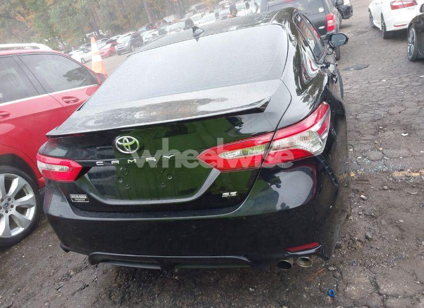 Photo 16 of 2018 Toyota Camry SE (VIN 4T1B11HK1JU661754)