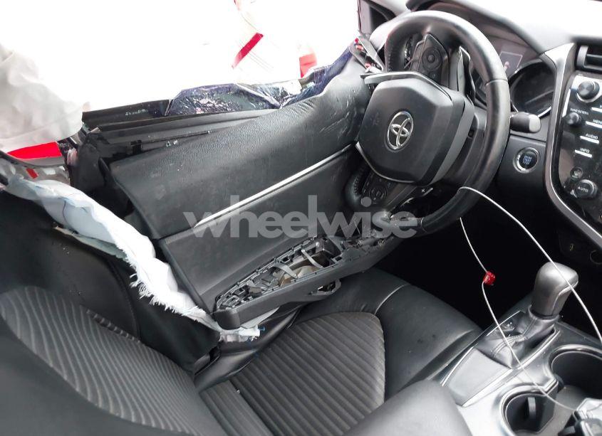 Photo 17 of 2018 Toyota Camry SE (VIN 4T1B11HK1JU661754)