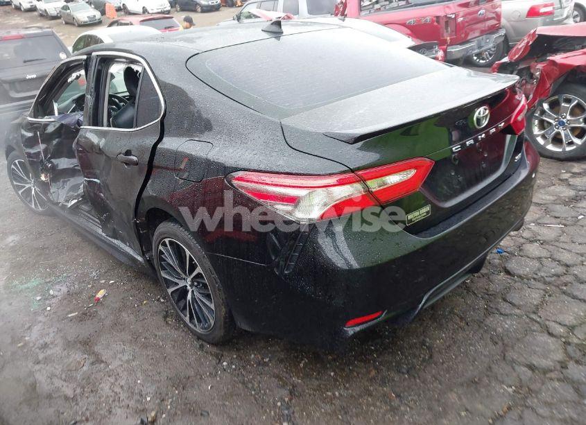 Photo 3 of 2018 Toyota Camry SE (VIN 4T1B11HK1JU661754)