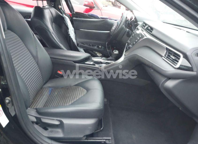 Photo 5 of 2018 Toyota Camry SE (VIN 4T1B11HK1JU661754)