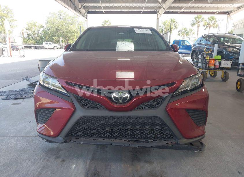 Photo 13 of 2018 Toyota Camry SE (VIN 4T1B11HK1JU663035)