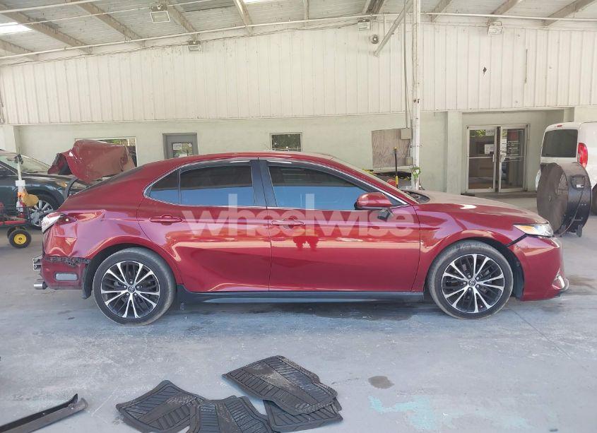 Photo 14 of 2018 Toyota Camry SE (VIN 4T1B11HK1JU663035)