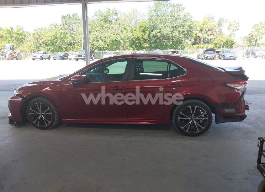 Photo 15 of 2018 Toyota Camry SE (VIN 4T1B11HK1JU663035)