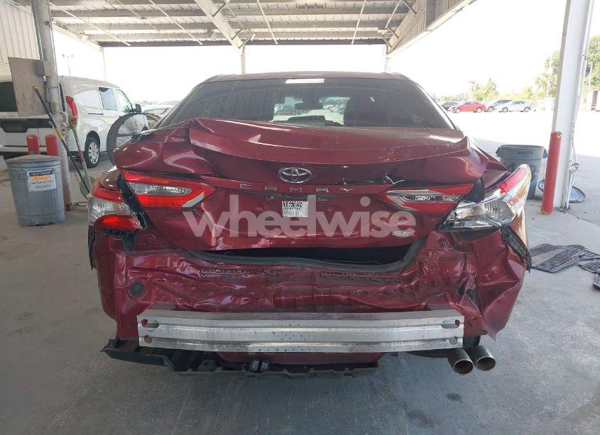 Photo 17 of 2018 Toyota Camry SE (VIN 4T1B11HK1JU663035)