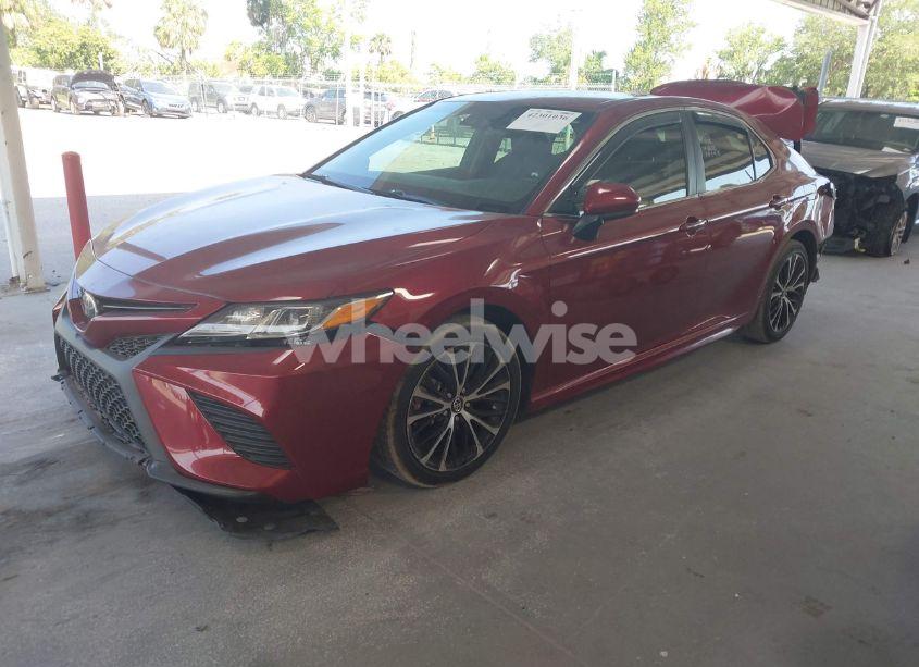 Photo 2 of 2018 Toyota Camry SE (VIN 4T1B11HK1JU663035)
