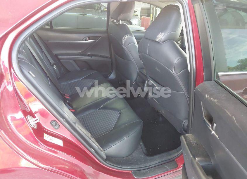 Photo 8 of 2018 Toyota Camry SE (VIN 4T1B11HK1JU663035)