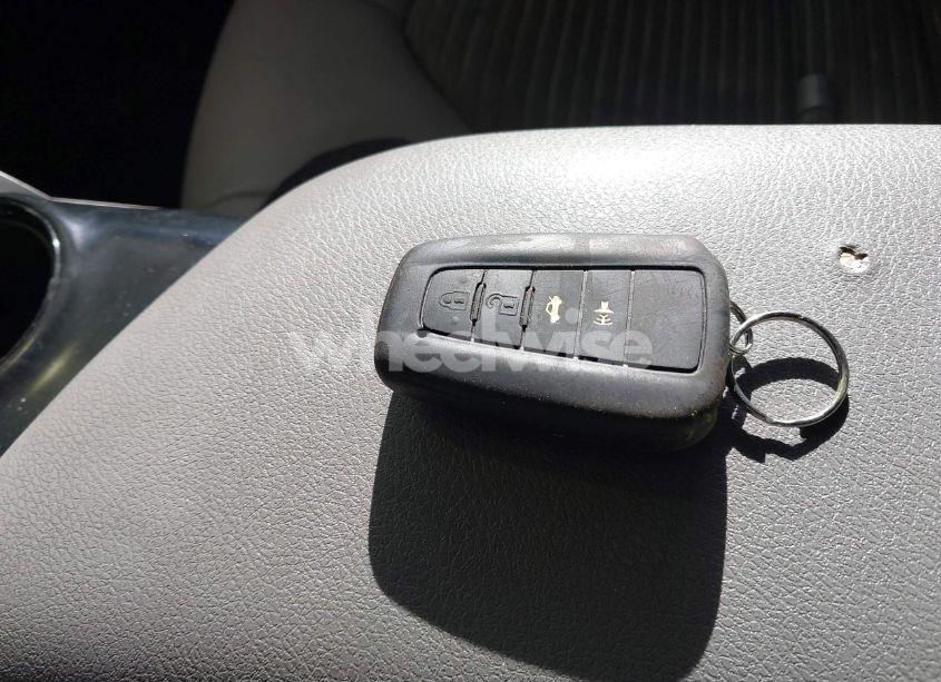 Photo 11 of 2018 Toyota Camry SE (VIN 4T1B11HK1JU672995)