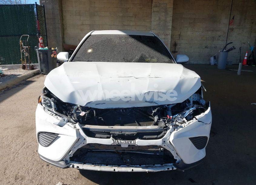 Photo 13 of 2018 Toyota Camry SE (VIN 4T1B11HK1JU672995)