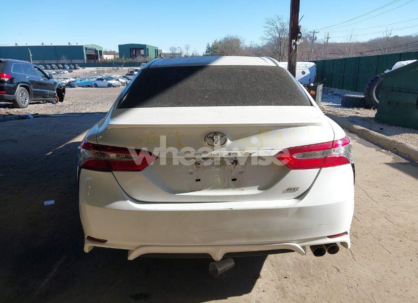 Photo 17 of 2018 Toyota Camry SE (VIN 4T1B11HK1JU672995)