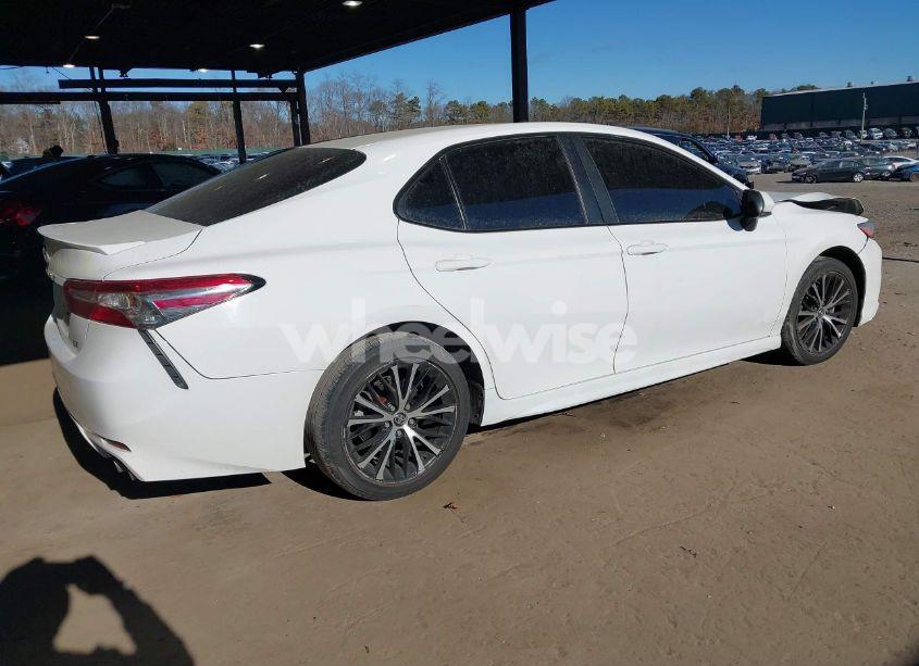 Photo 4 of 2018 Toyota Camry SE (VIN 4T1B11HK1JU672995)