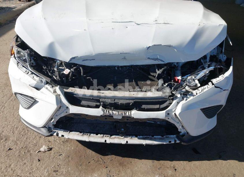 Photo 6 of 2018 Toyota Camry SE (VIN 4T1B11HK1JU672995)