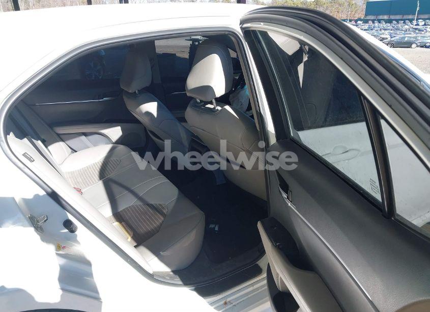 Photo 8 of 2018 Toyota Camry SE (VIN 4T1B11HK1JU672995)