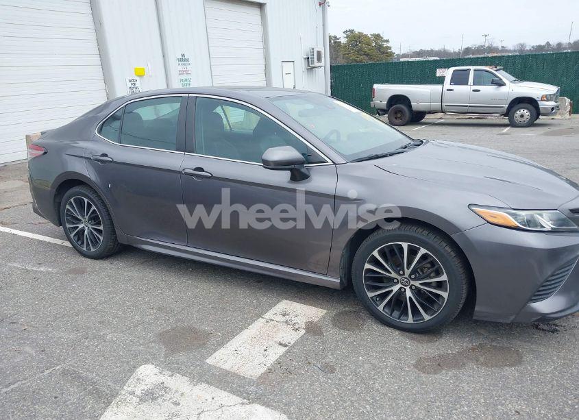 Photo 13 of 2019 Toyota Camry SE (VIN 4T1B11HK1KU161840)
