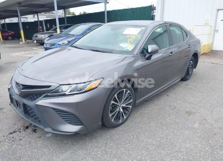 Photo 2 of 2019 Toyota Camry SE (VIN 4T1B11HK1KU161840)