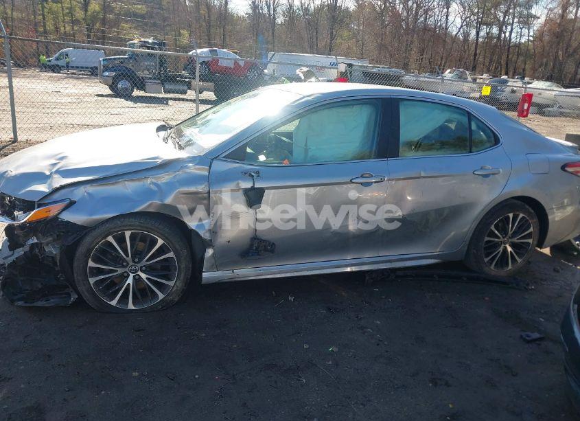 Photo 14 of 2019 Toyota Camry SE (VIN 4T1B11HK1KU170294)