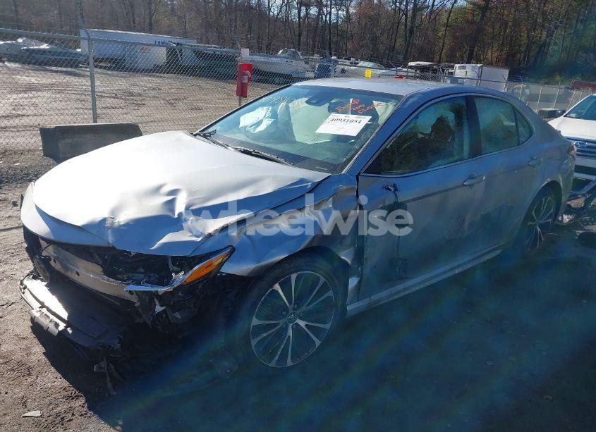 Photo 2 of 2019 Toyota Camry SE (VIN 4T1B11HK1KU170294)