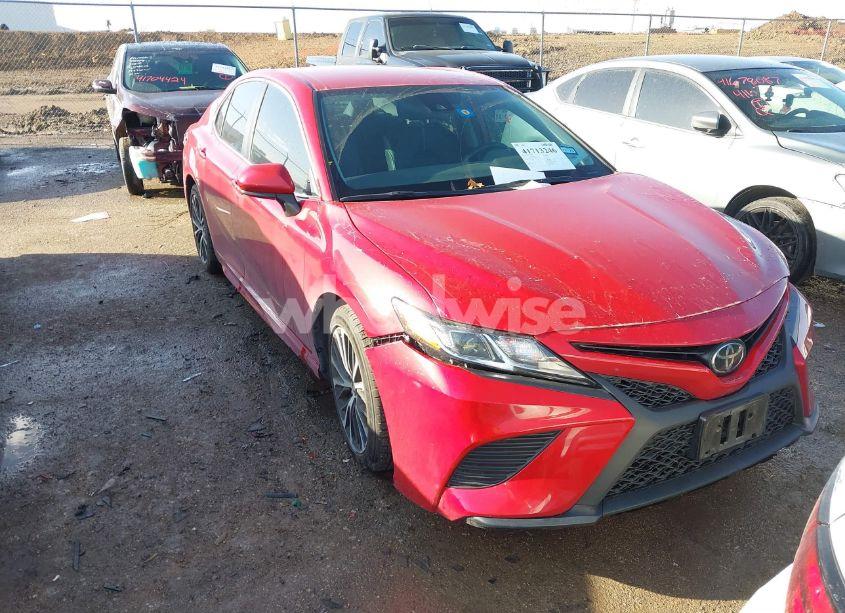 2019 Toyota Camry SE (VIN 4T1B11HK1KU188388) main photo