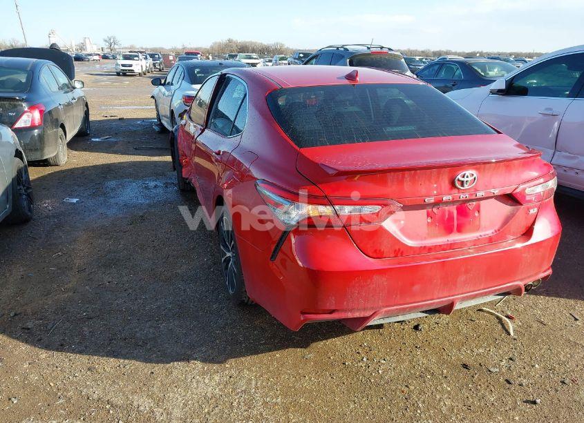 Photo 3 of 2019 Toyota Camry SE (VIN 4T1B11HK1KU188388)