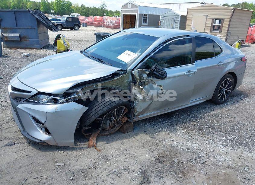 Photo 2 of 2019 Toyota Camry SE (VIN 4T1B11HK1KU204024)